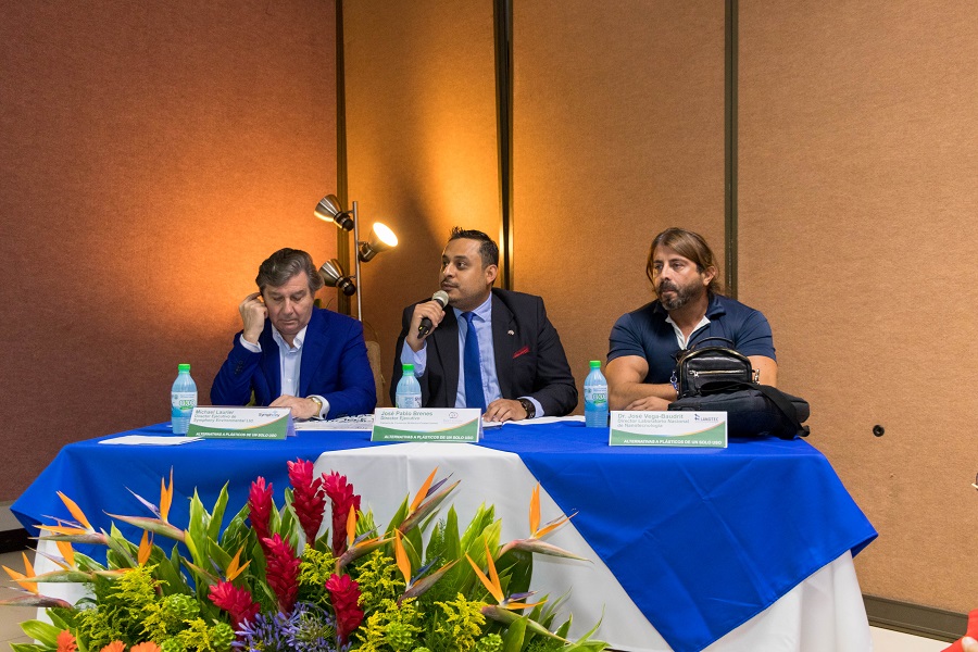  Conversatorios buscan educar sobre el uso de plástico en el país