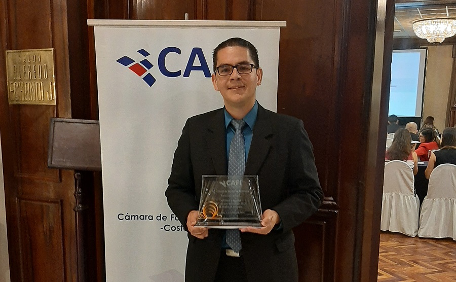  Periodista de Rumbo Económico recibió premio por publicación sobre Fondos de Inversión