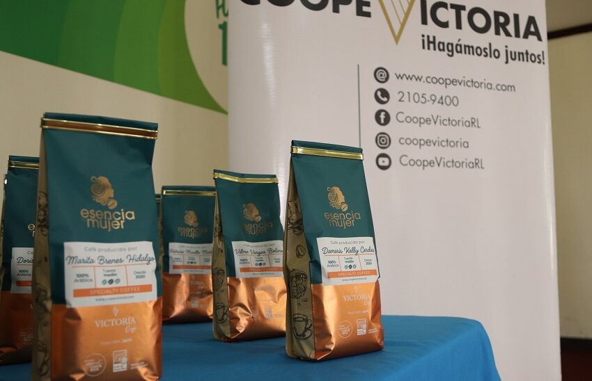  34 mujeres caficultoras lanzan al mercado nacional café para exportación