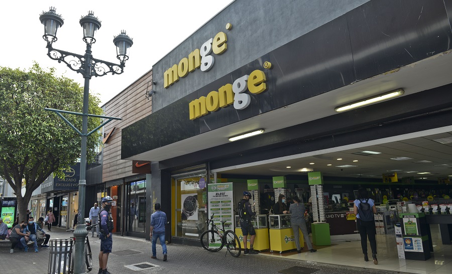 Monge contratará 100 plazas en puestos operativos, administrativos y técnicos