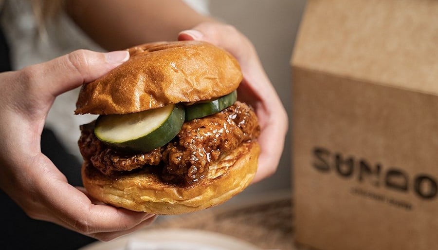 BAO diversifica portafolio y lanza nueva marca de sándwich de pollo