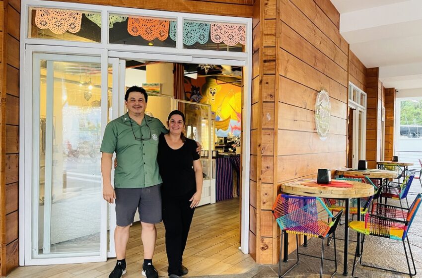  Pareja de emprendedores lanza negocio gastronómico en Marina Pez Vela