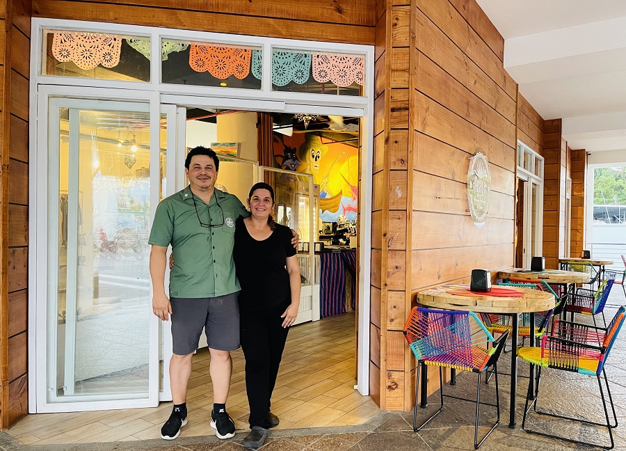 Pareja de emprendedores lanza negocio gastronómico en Marina Pez Vela