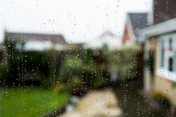 Evite problemas eléctricos durante la temporada de lluvias y tormentas