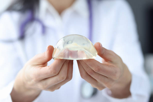  Cirujana plástica realizará charla gratuita sobre implantes mamarios
