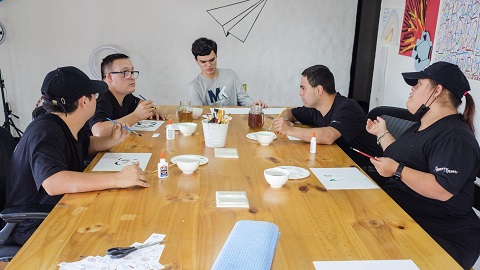 Cafetería visibiliza labor de personas con síndrome de down y espectro autista