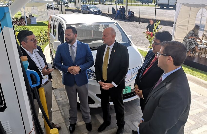  Inauguran primer centro de carga universal para vehículos eléctricos