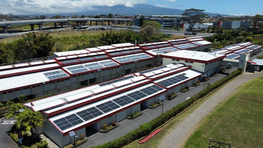 Fantasy Rooms redujo costos energéticos en 49% mediante paneles solares