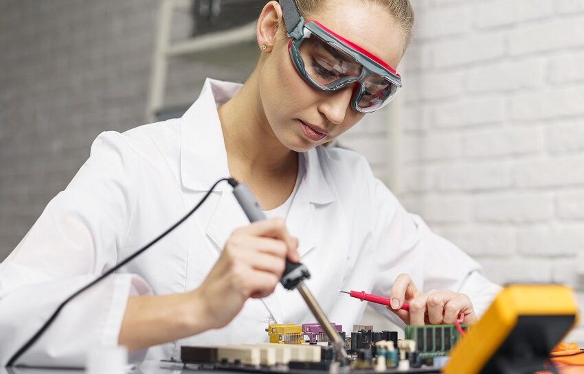  Más mujeres optan por estudiar ingenierías