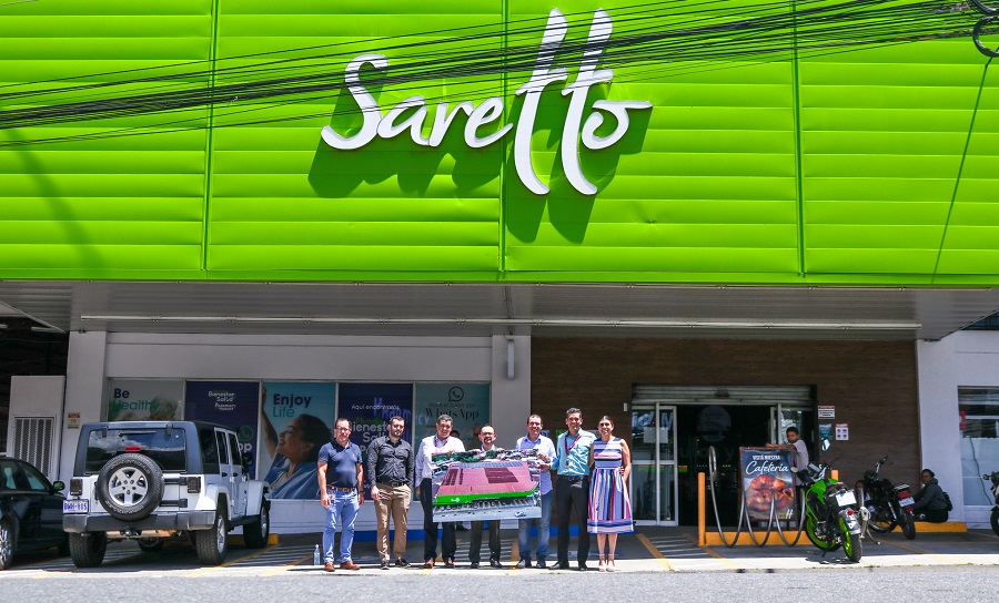 Saretto Escazú coloca 92 paneles solares para su operación