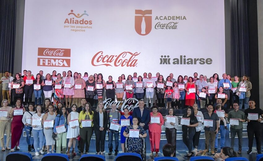  Cerca de 1.000 pequeños comerciantes adquieren nuevas habilidades gracias a iniciativa «Academia Coca-Cola»