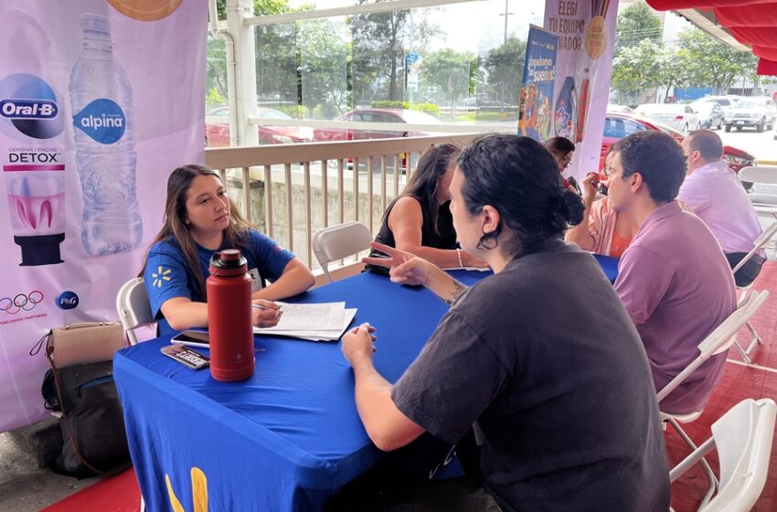  Walmart amplía programa para impulsar nuevas contrataciones