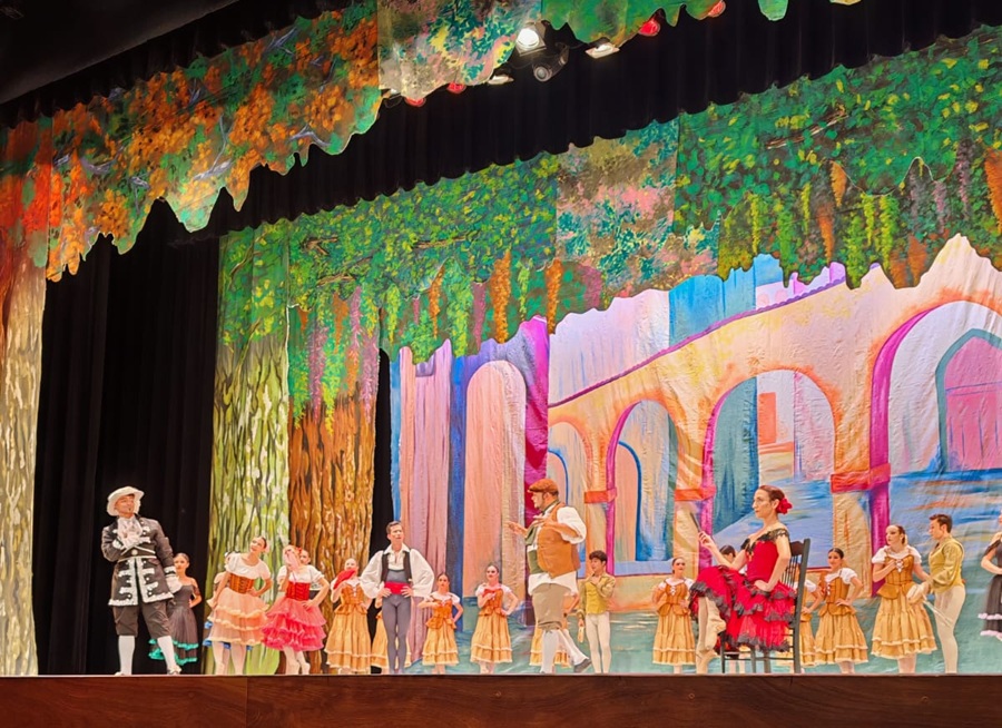 Un sueño hecho danza: niños de programas sociales disfrutan “Don Quijote” en el Teatro Nacional