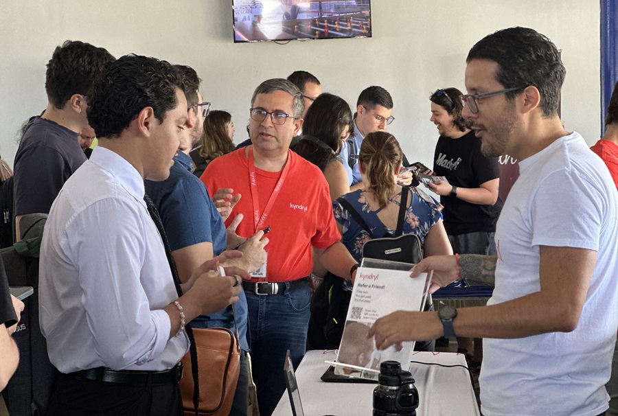 Feria de empleo en ingeniería y arquitectura ofrece 800 puestos disponibles