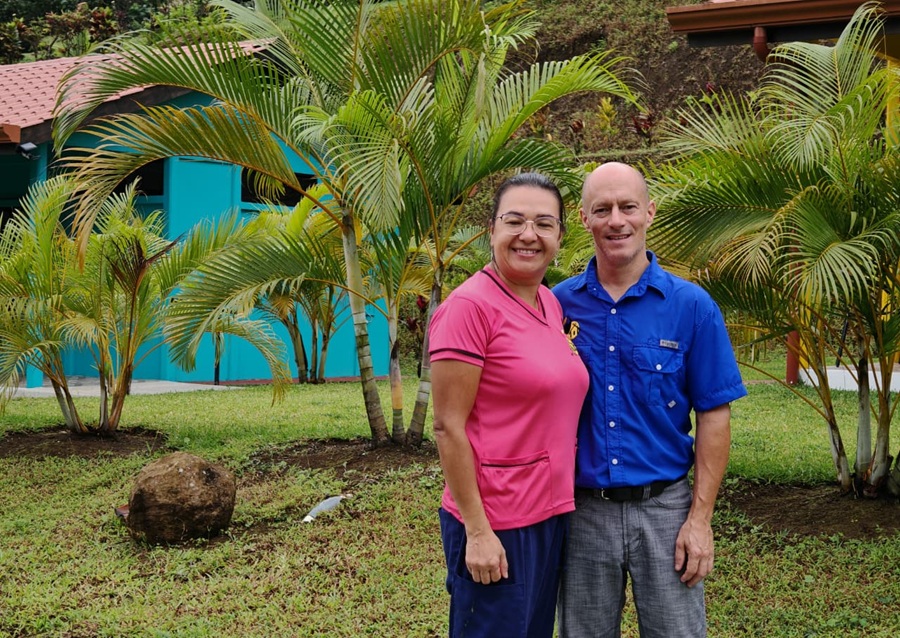 Del frío canadiense al calor humano de Bijagua: la historia detrás de Villa El Tucán