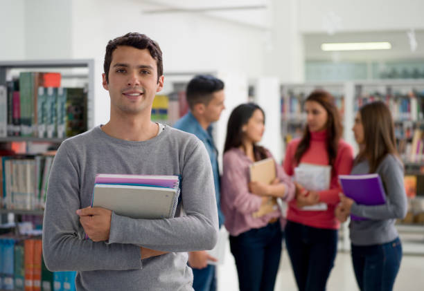  Jóvenes ticos sueñan con carreras que no tienen futuro laboral, según nuevo análisis