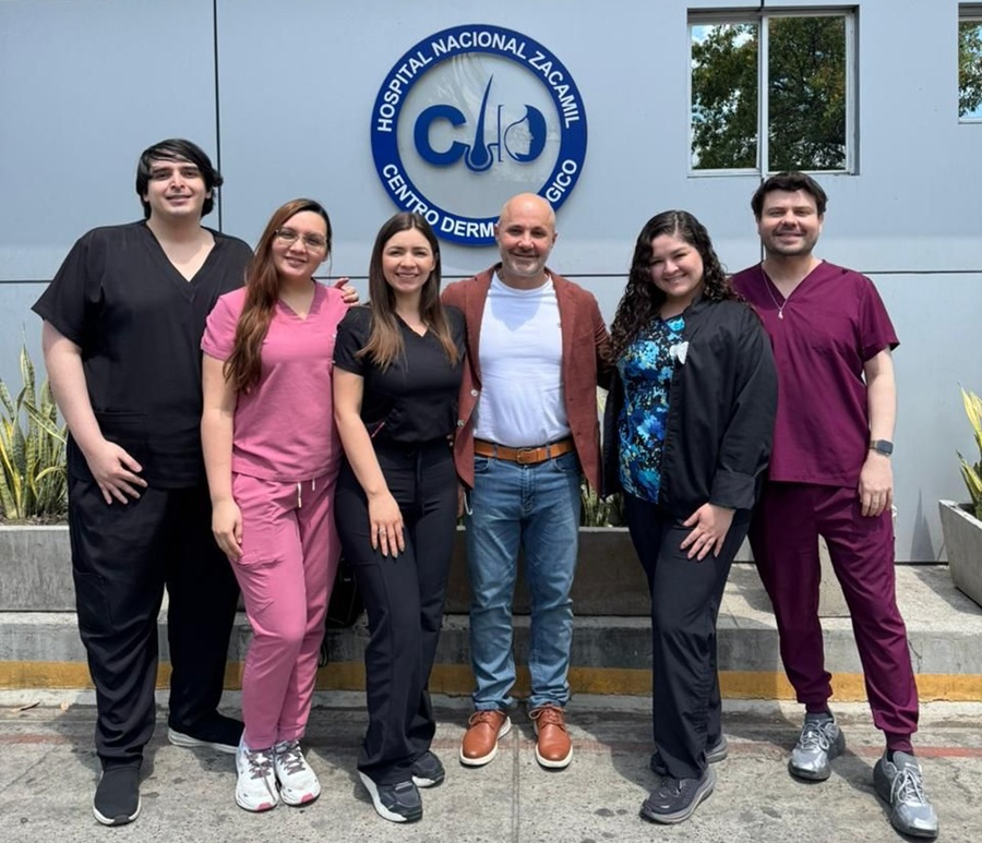 Dermatólogo costarricense fortalece formación dermatológica en El Salvador con tecnologías láser