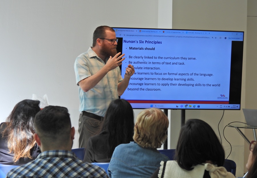 Empleos que requieren inglés ofrecen salarios hasta 60% más altos, señala análisis