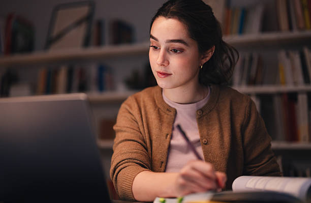 Organizaciones educativas abren becas para estudios