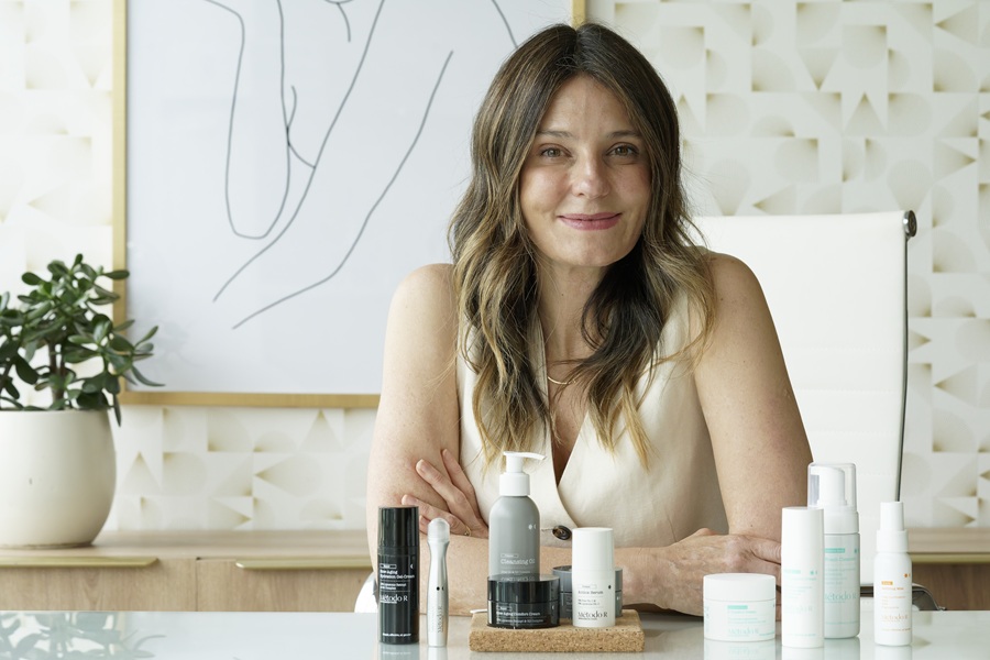 Rutinas cosméticas evolucionan hacia enfoques preventivos respaldados por dermatología