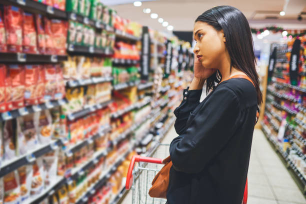 Consumidores centroamericanos reducen compras y cambian de marcas
