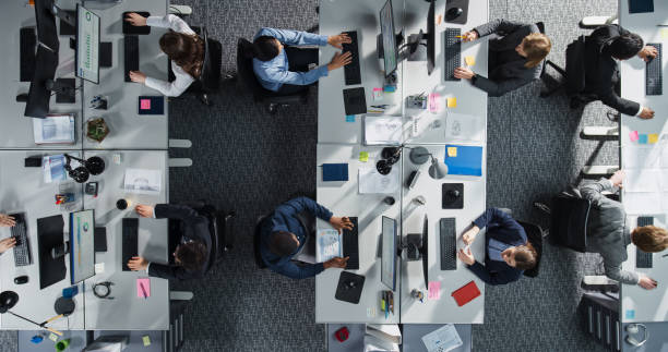 Empleo a mayo se mantiene estable, pero cae la participación laboral