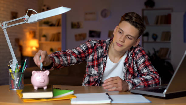 Estos son varios hábitos financieros que todo joven debería aprender