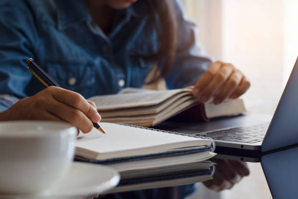 Entidades abren convocatorias para becas y fondos no reembolsables
