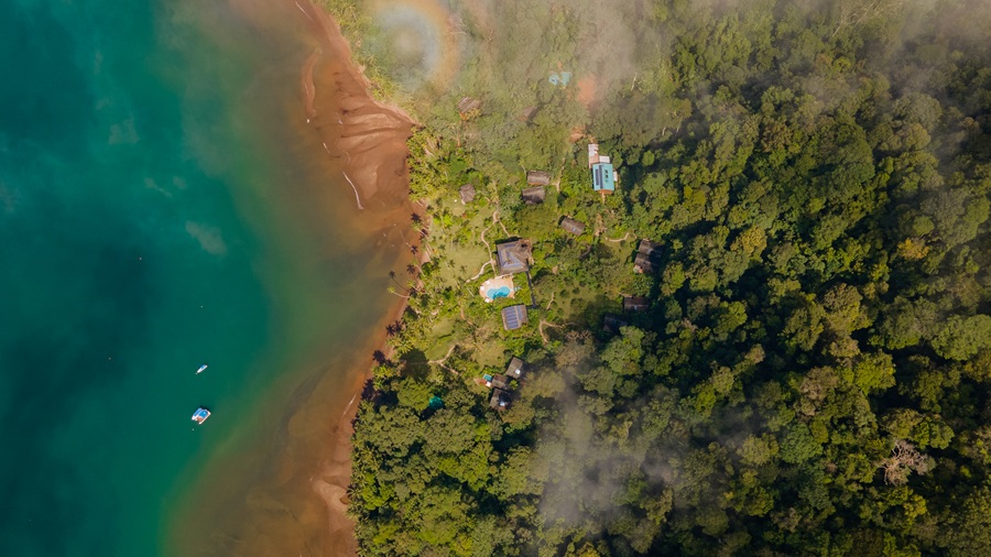 Eco-lodge Playa Cativo Lodge es admitida por Small Luxury Hotels of the World