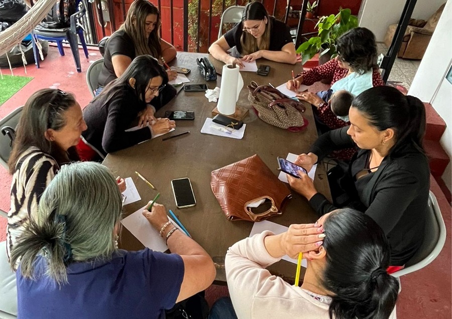 Mujeres de escasos recursos logran acceder por primera vez a un préstamo