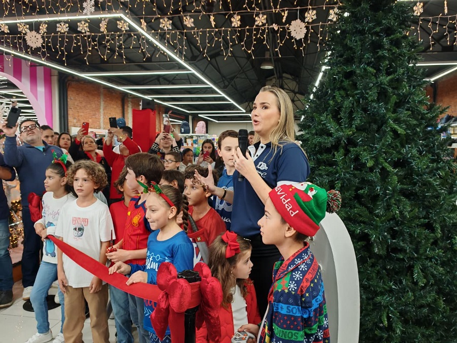 Universal inaugura la temporada navideña 2026 con nuevas tiendas y celebra 100 años de Navidad en Costa Rica
